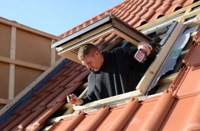 Pose de fenêtres de toit Velux à Mayres-Savel